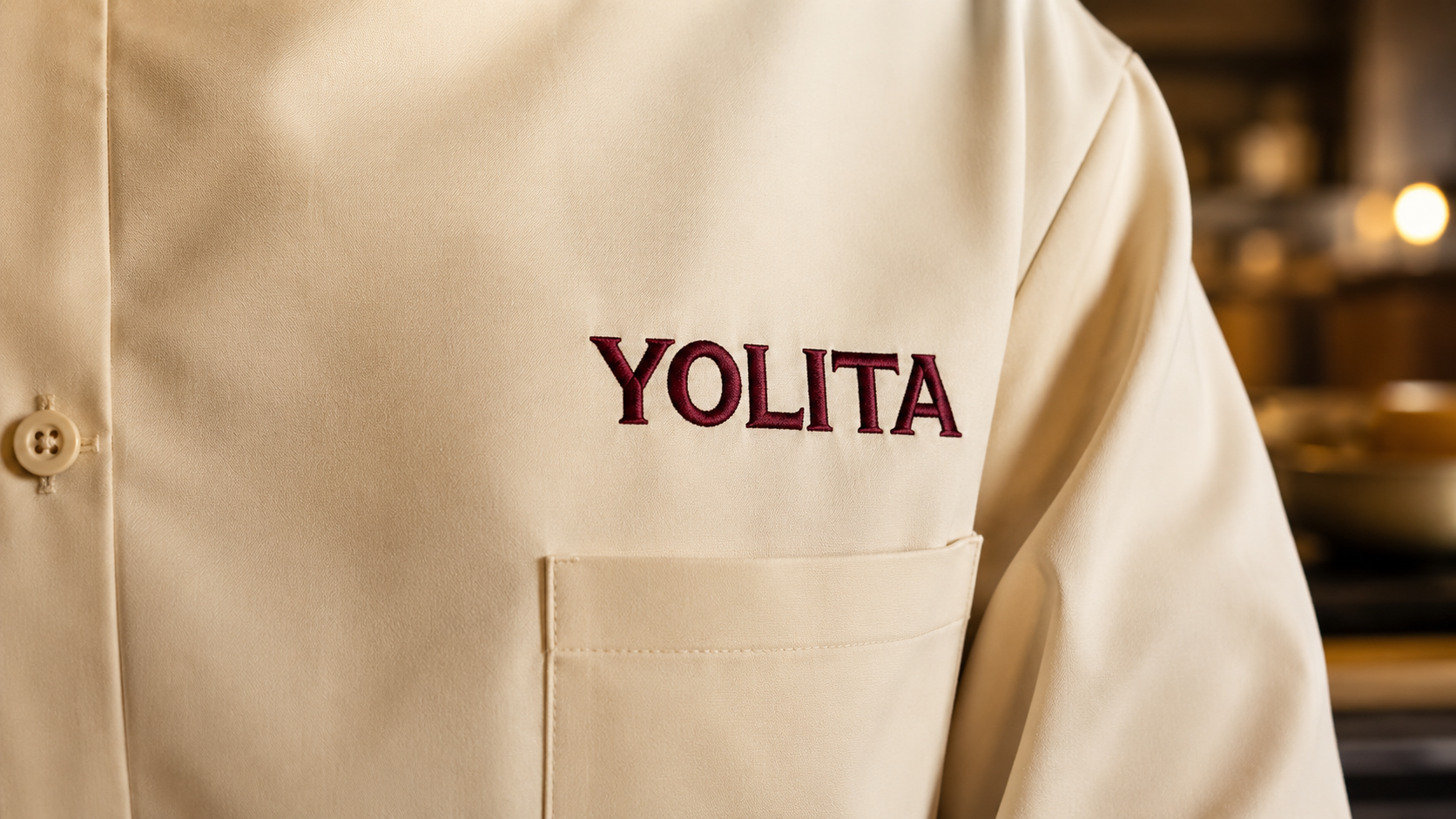 Logo bordado en uniforme